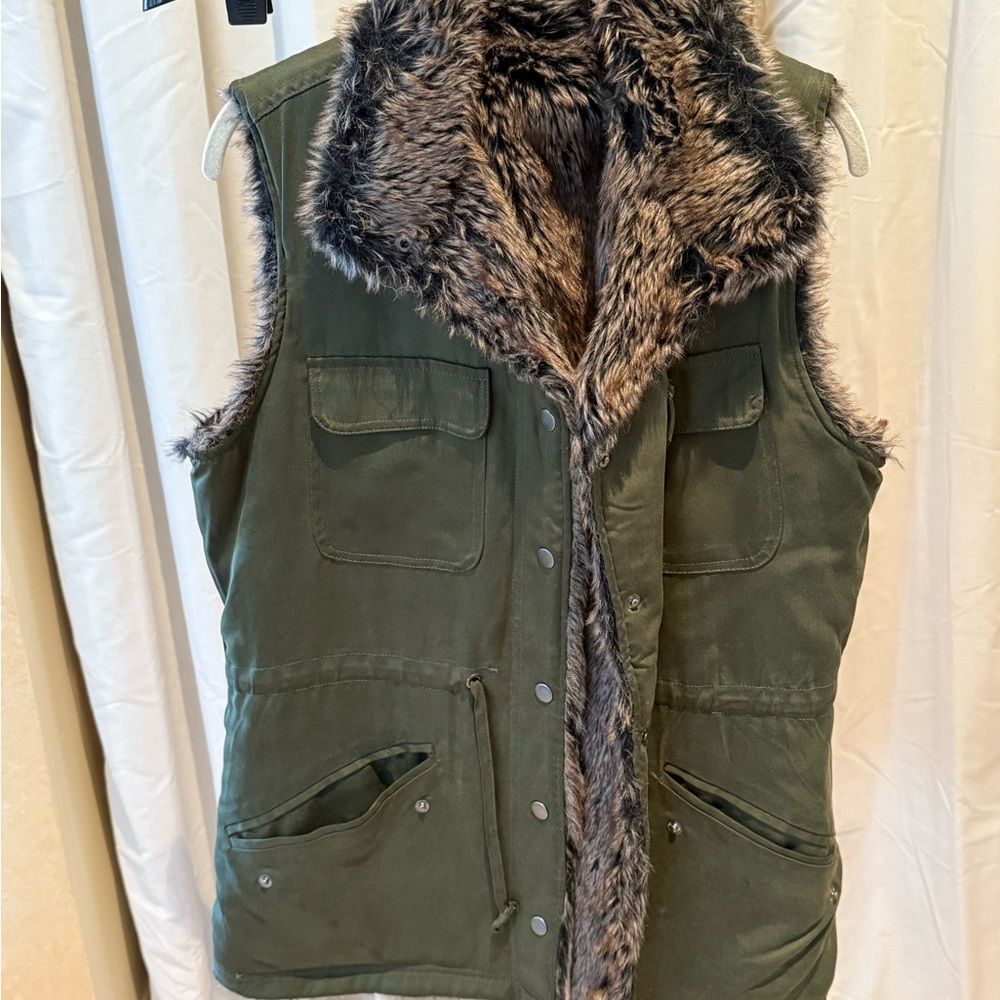 cupcakes & cashmere Reversible Green Vest with Faux Fur Trim